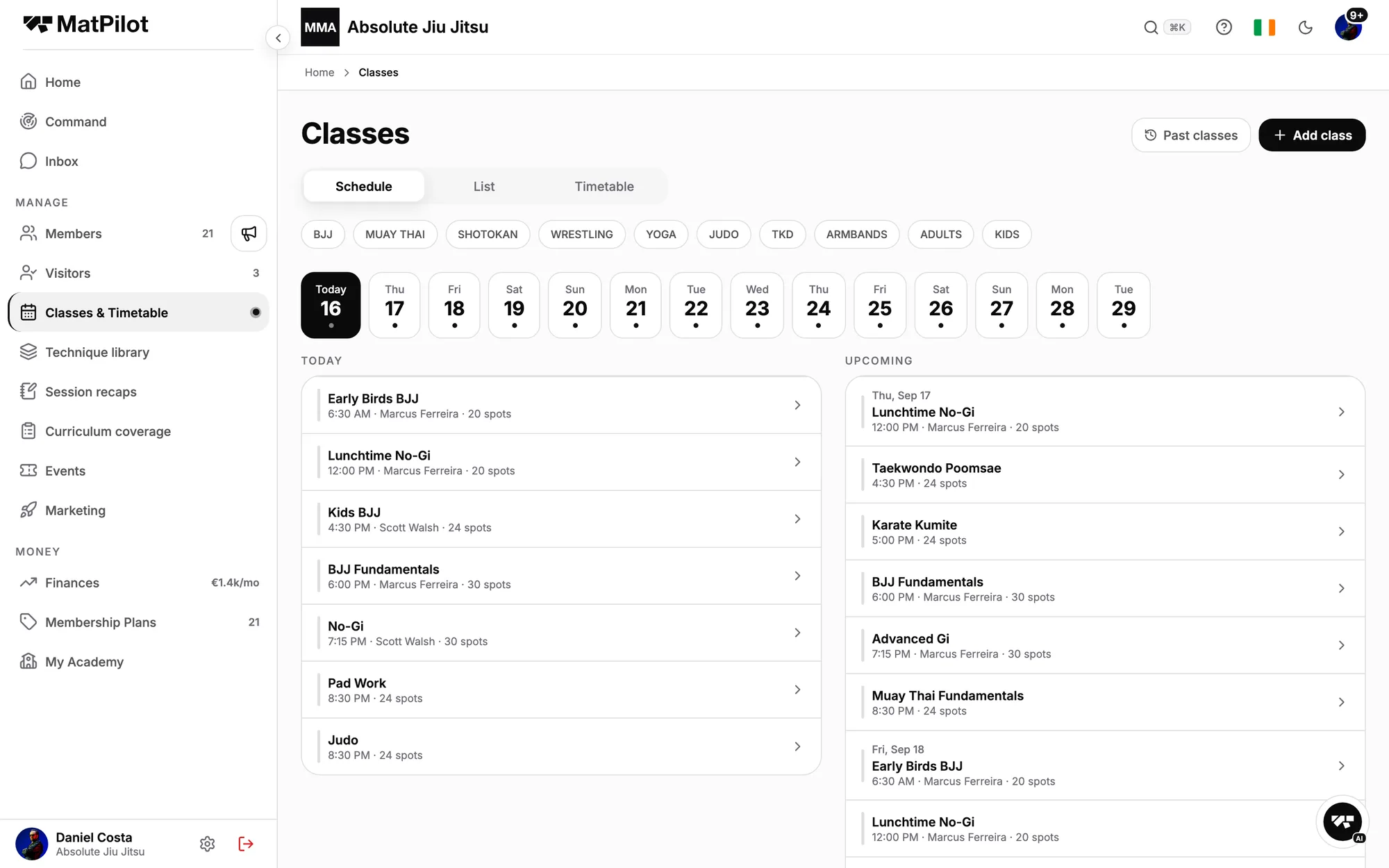 La pantalla de clases: el horario de hoy, cada clase etiquetada con su arte